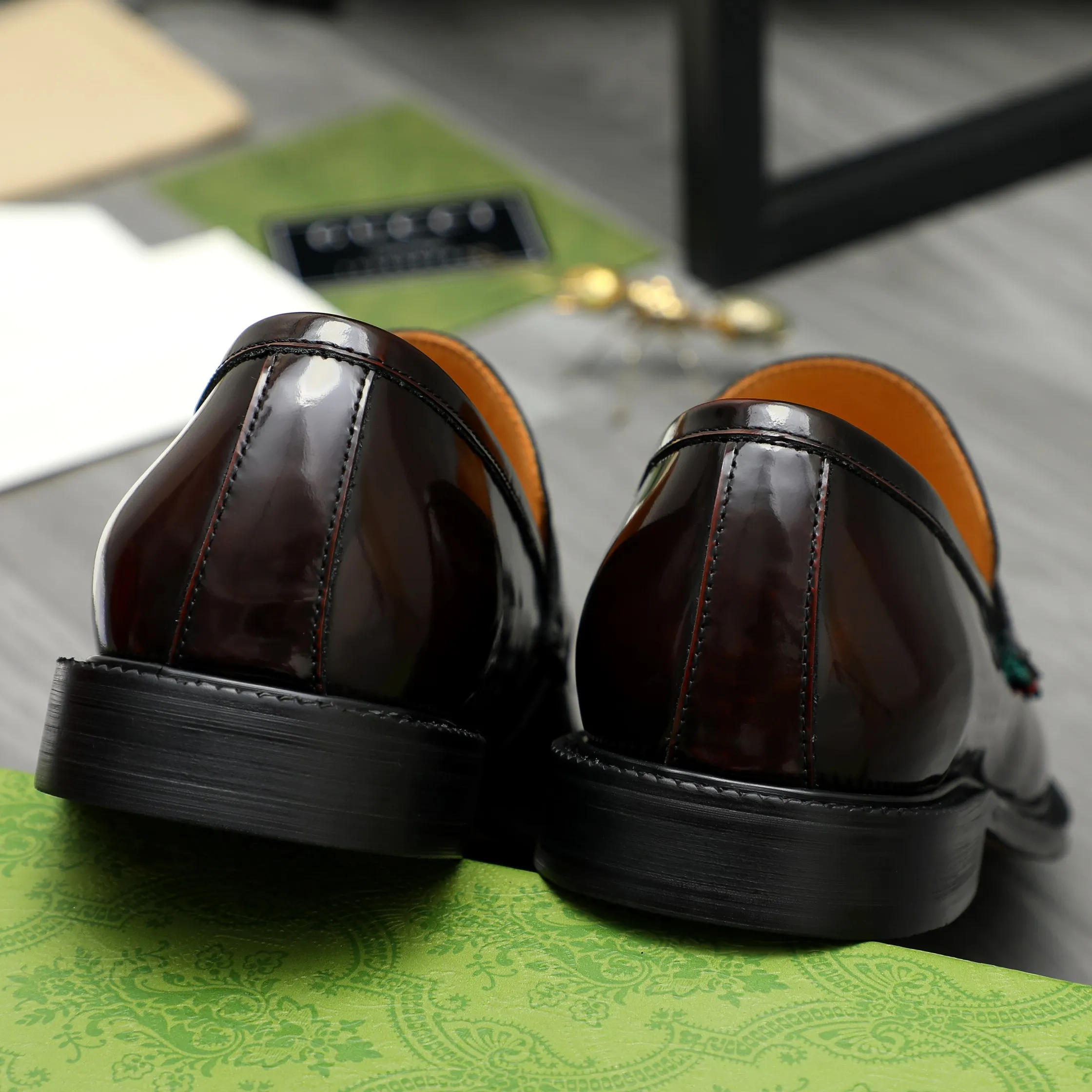 Men's shoes 💰500 Product trademark: GUCCI "Gucci" business slip-on leather shoes Regular size: 38-44 (45.46 custom-made, non-returnable) Product materials: Selected color-brushed cowhide upper, cowhide lining, original rubber outsole